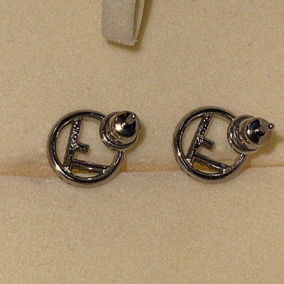 Preloved Fendi earrings excellent condition in silver very shiny . - Picture 6 of 7